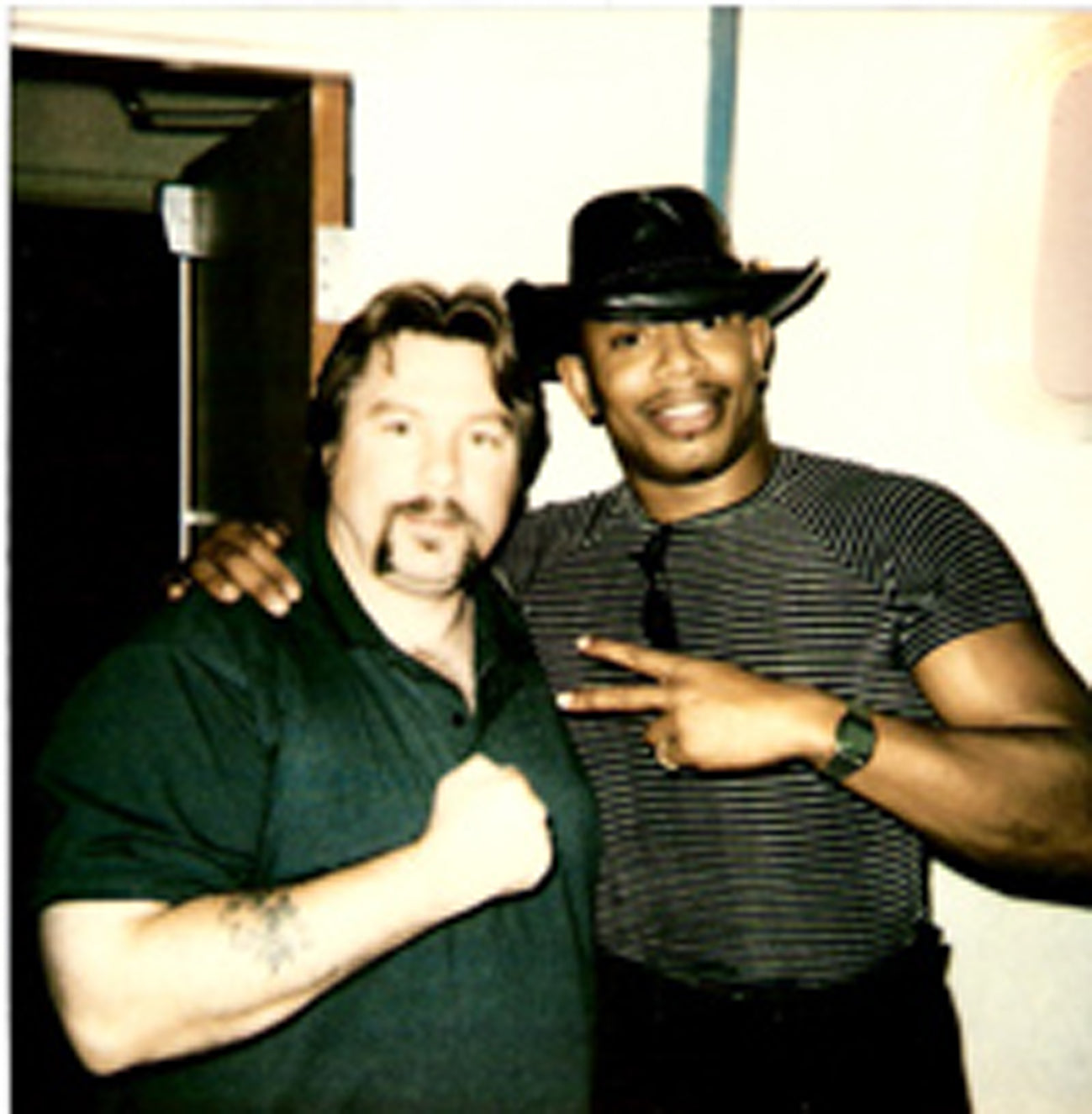 BD272 Bret Hart Sting Hulk Hogan Sysco Sid Flash Funk Autographed Vintage Wrestling Magazine w/COA