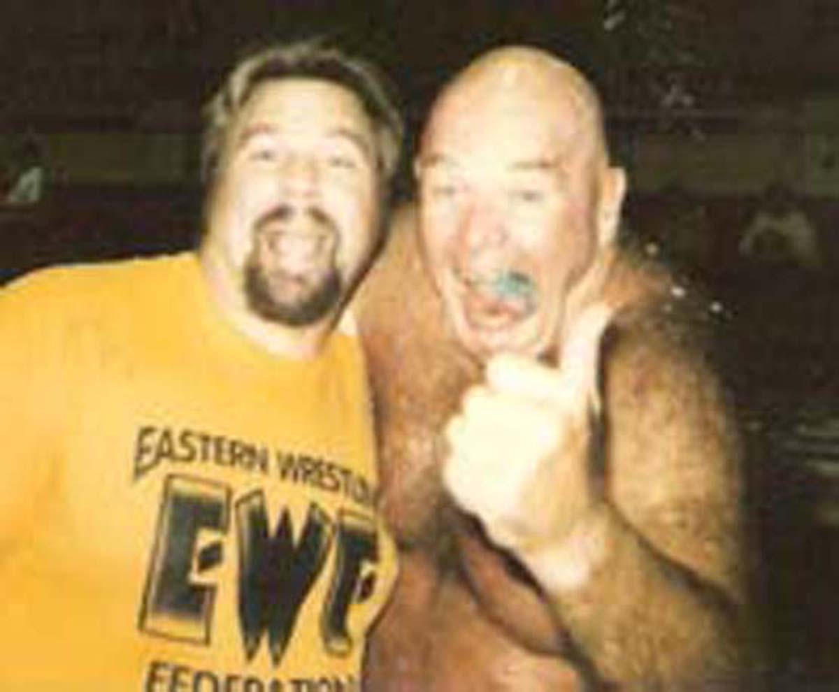 AM601 George the Animal Steele ( Deceased ) Autographed Vintage Wrestling Magazine w/COA