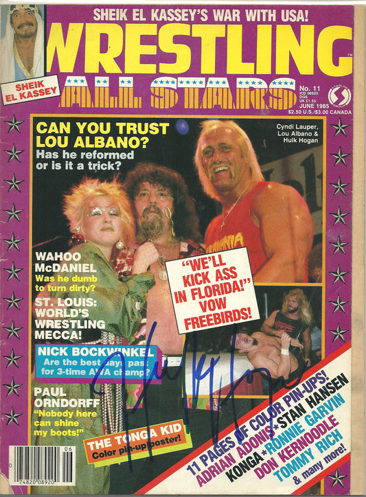 AM27 Hulk Hogan Autographed Wrestling Magazine w/COA