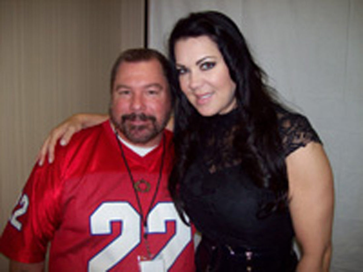 AM122 CHYNA ( Deceased ) signed WWF RAW Wrestling Magazine w/COA