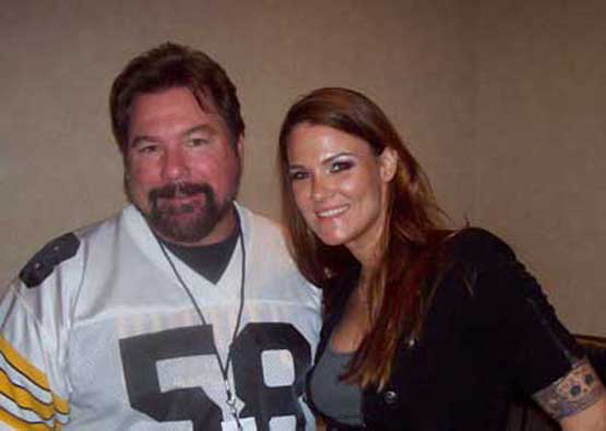 AM121 Lita Autographed WWF Magazine w/COA