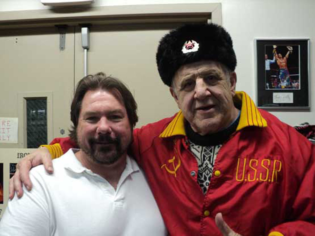 AM834 Nikolai Volkoff ( Deceased ) VERY RARE Autographed Vintage Wrestling Magazine Comic Book #1 w/COA