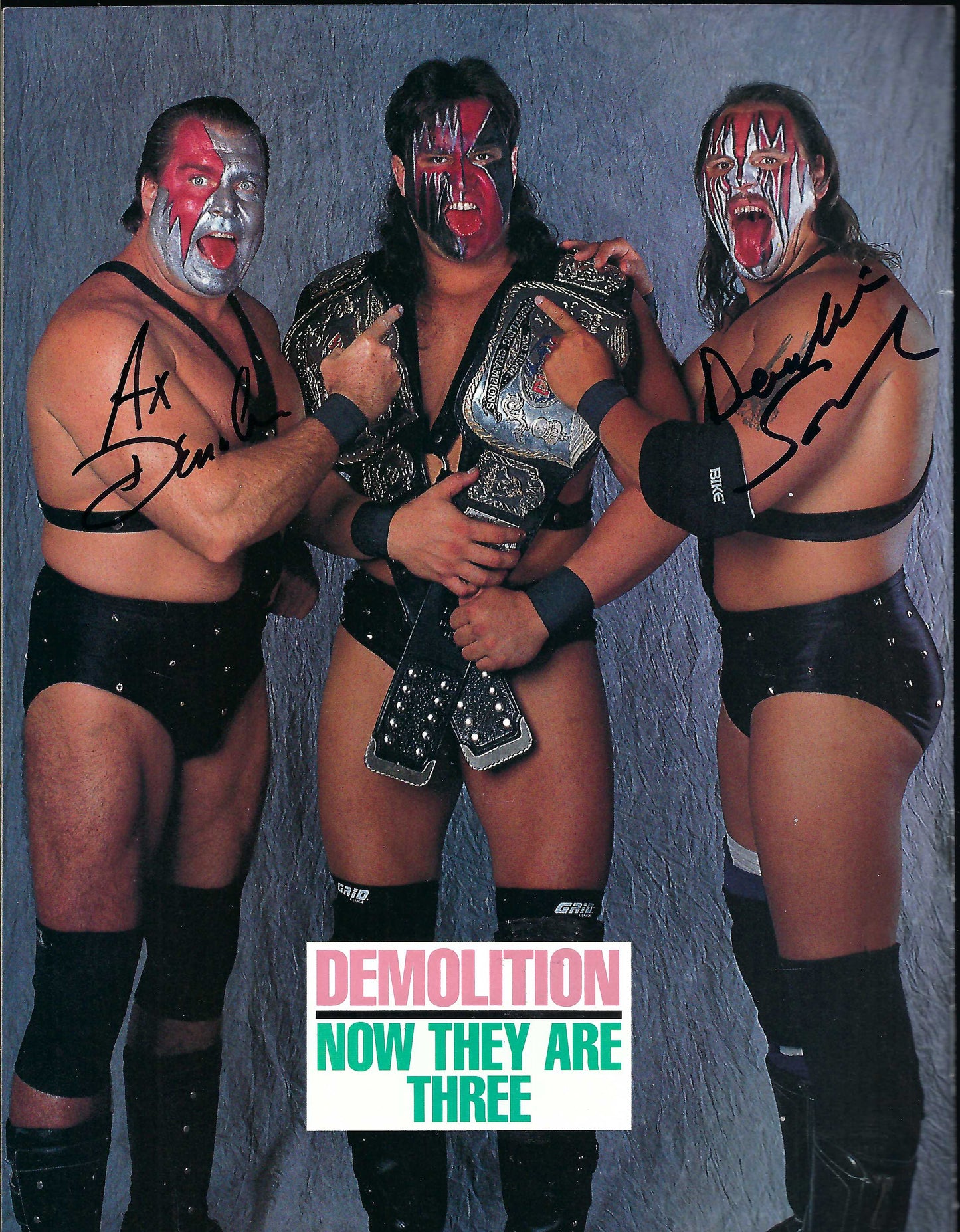 BD87   Hulk Hogan  Demolition   Autographed Vintage Wrestling Magazine w/COA