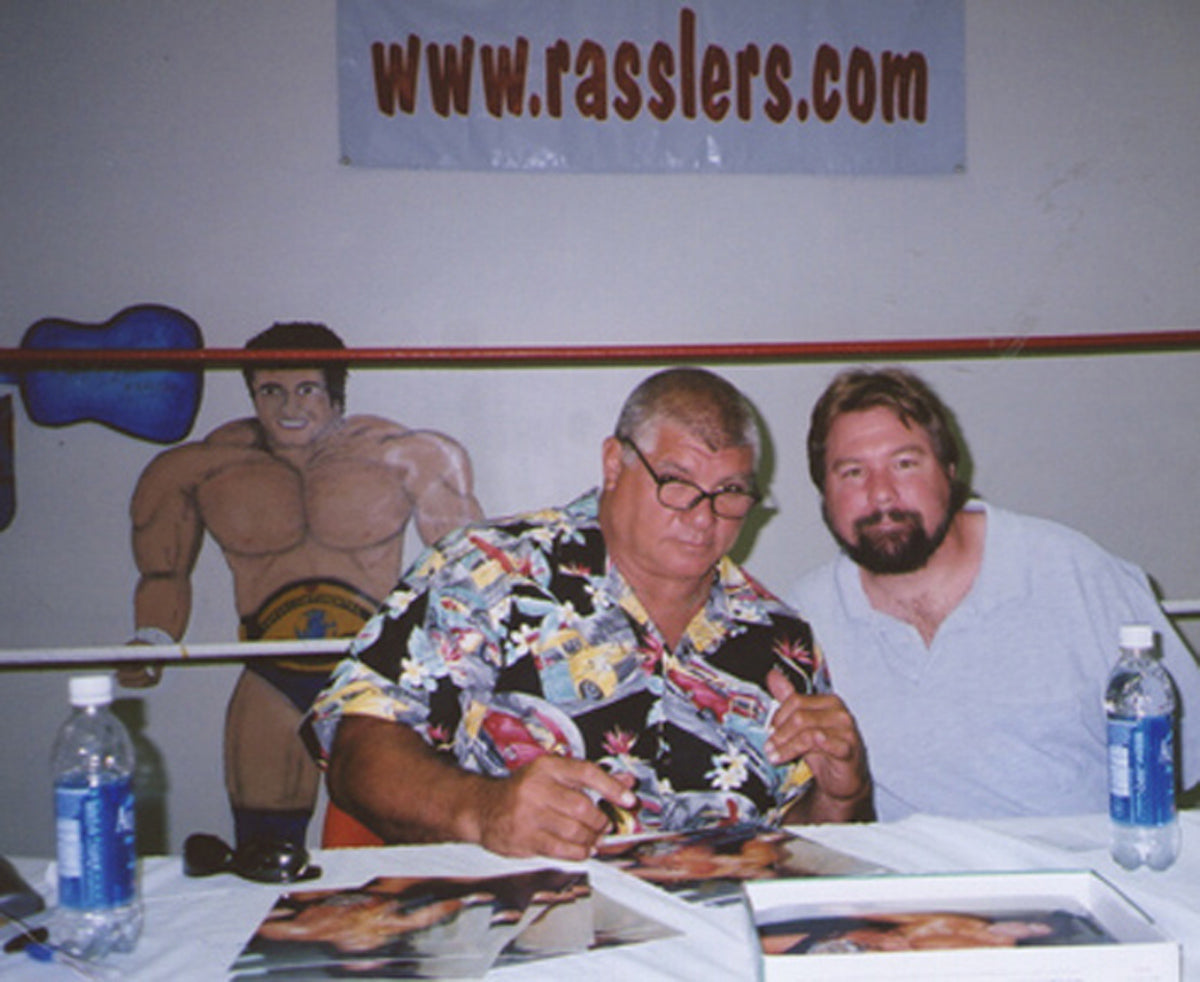 AM620   Bob Backlund Don Muraco Autographed  Vintage Wrestling Magazine w/COA