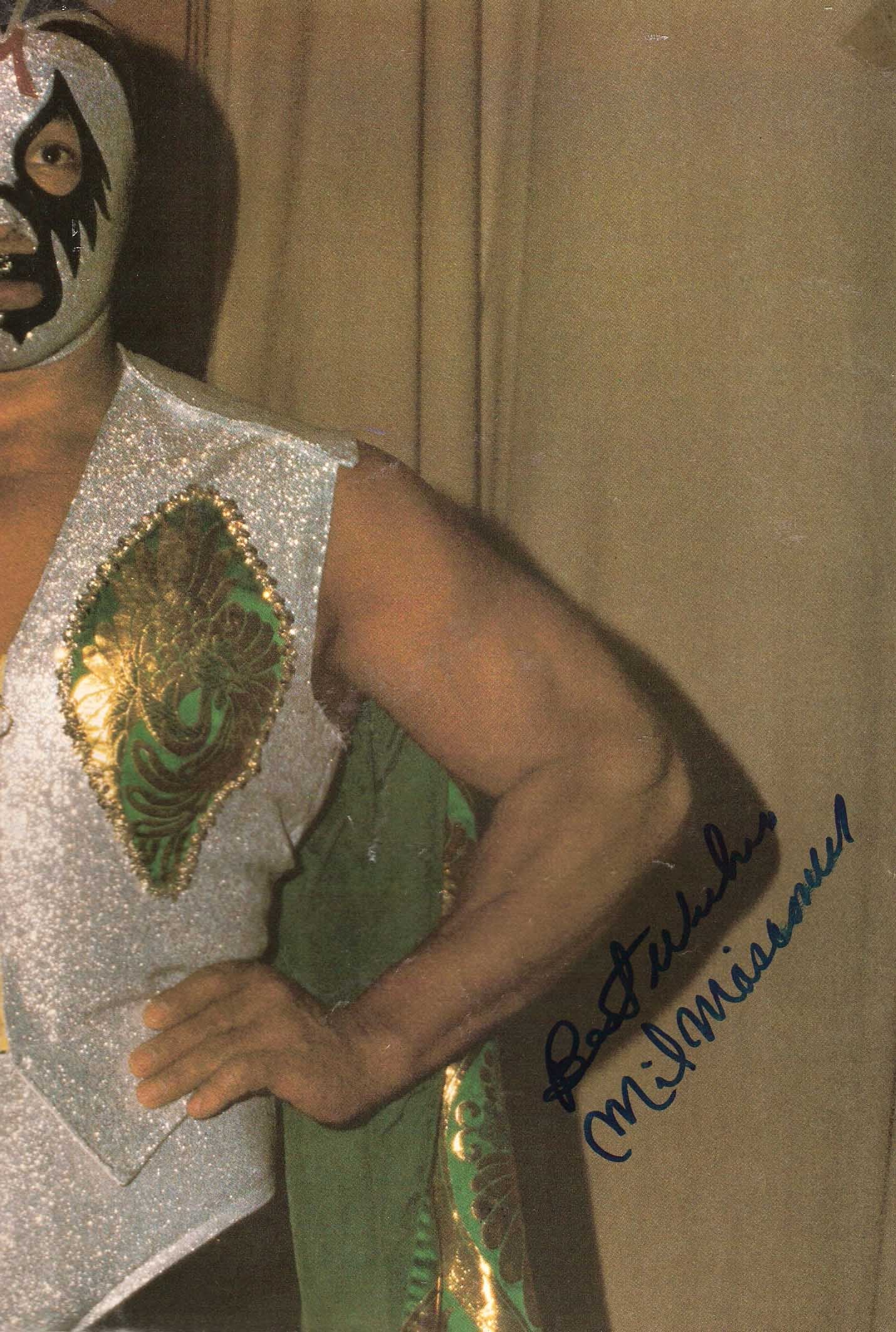 AM283 Ric Flair Jesse Ventura Sgt. Slaughter Mil Mascaras Barry Windham Autographed vintage Wrestling Magazine w/COA