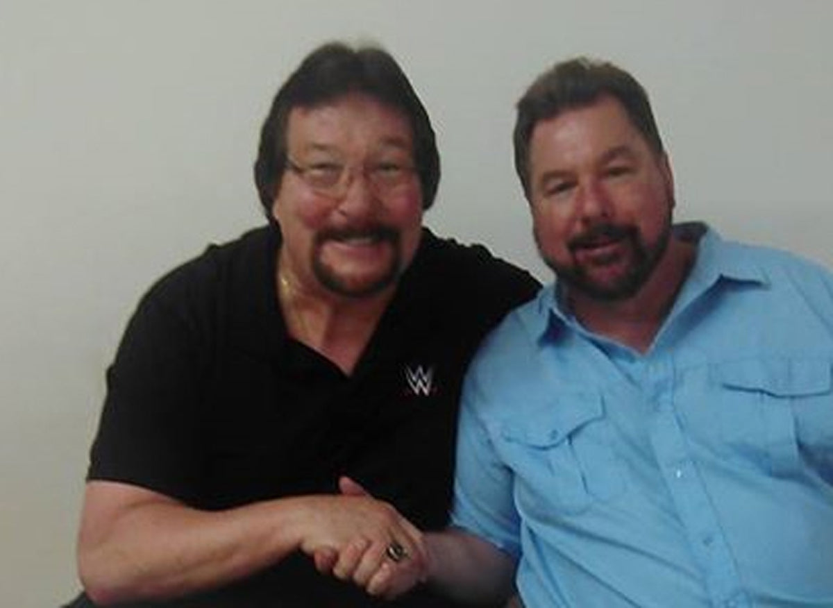 AM120  Million Dollar Man Ted DiBiase  Autographed  WWF Spotlight  Wrestling Magazine w/COA